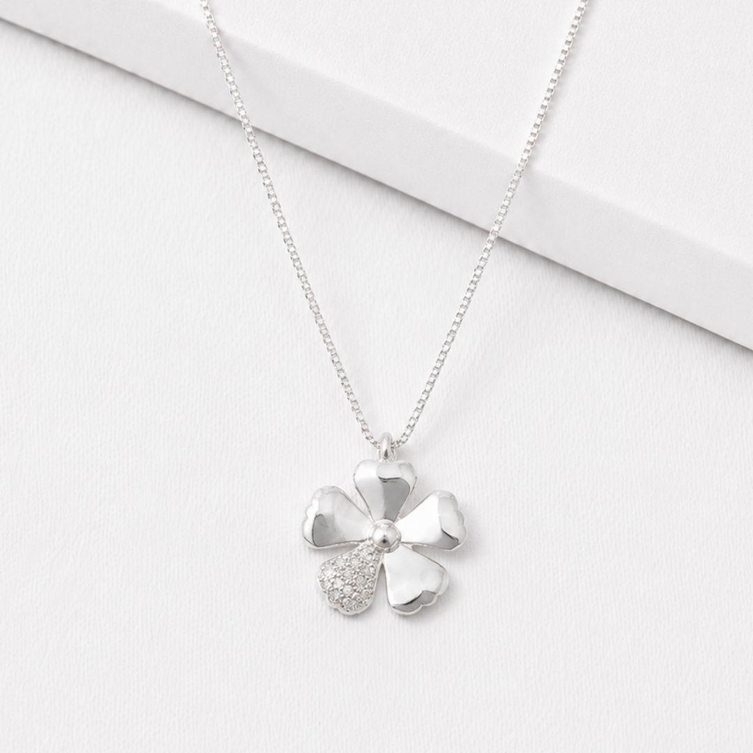 Colar luxo flor uma pétala cravejada