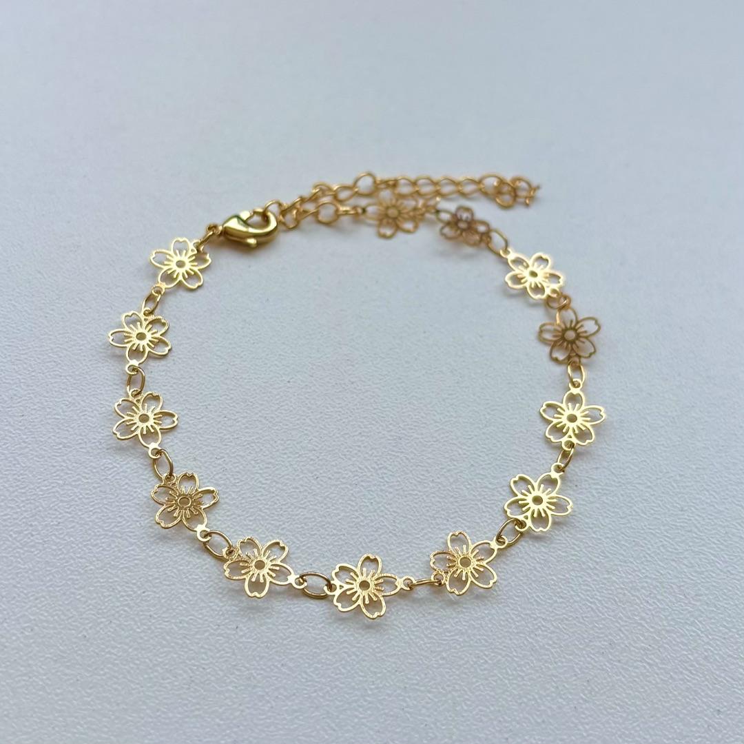 Pulseira florzinhas vazadas