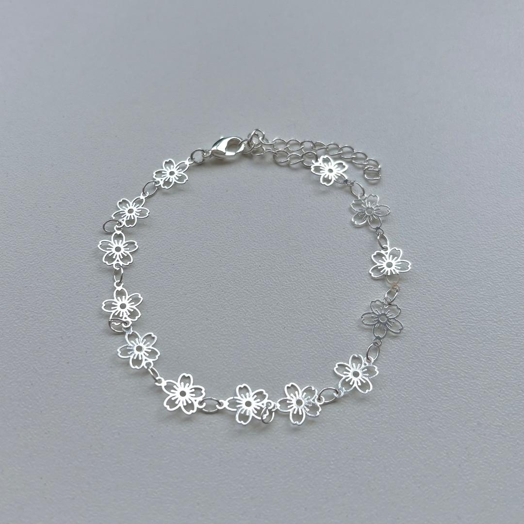 Pulseira florzinhas vazadas