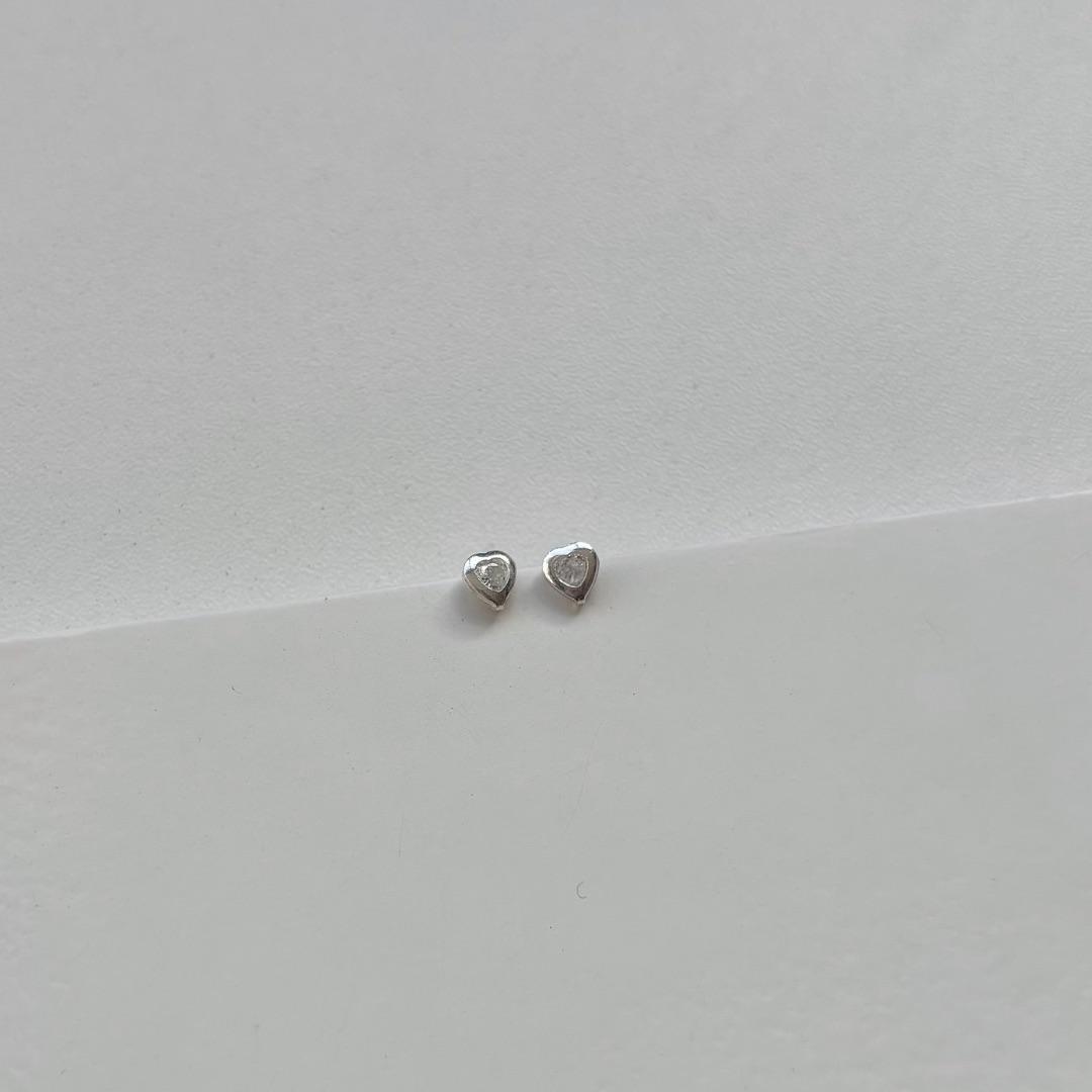 Brinco coraçãozinho zirconia