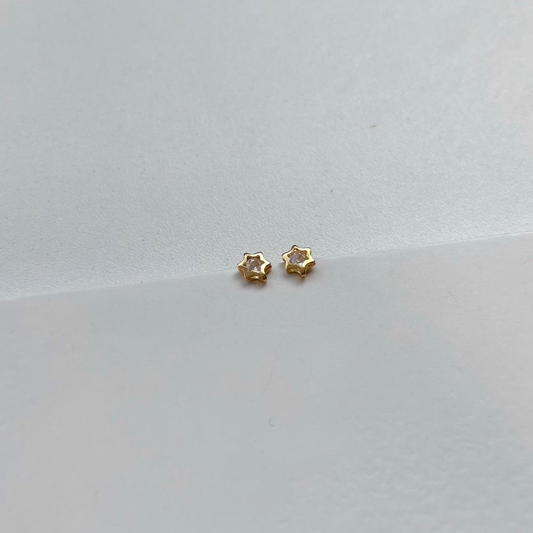 Brinco estrelinha zirconia- tarraxa baby